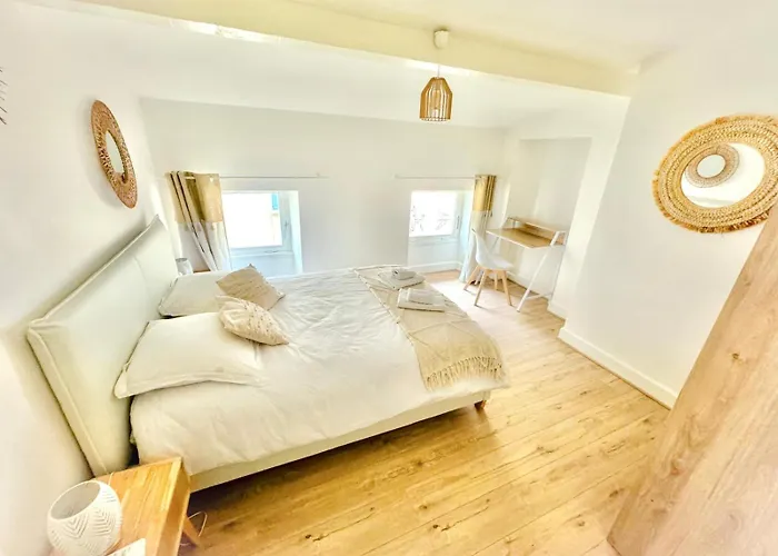Ni'douillet-p3 Terrasse Et Climatise-coeur De Apartman Nîmes